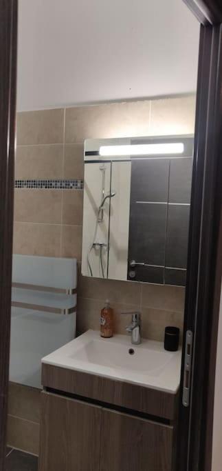 Appartement Confort Equipe Au Coeur De بزييه المظهر الخارجي الصورة