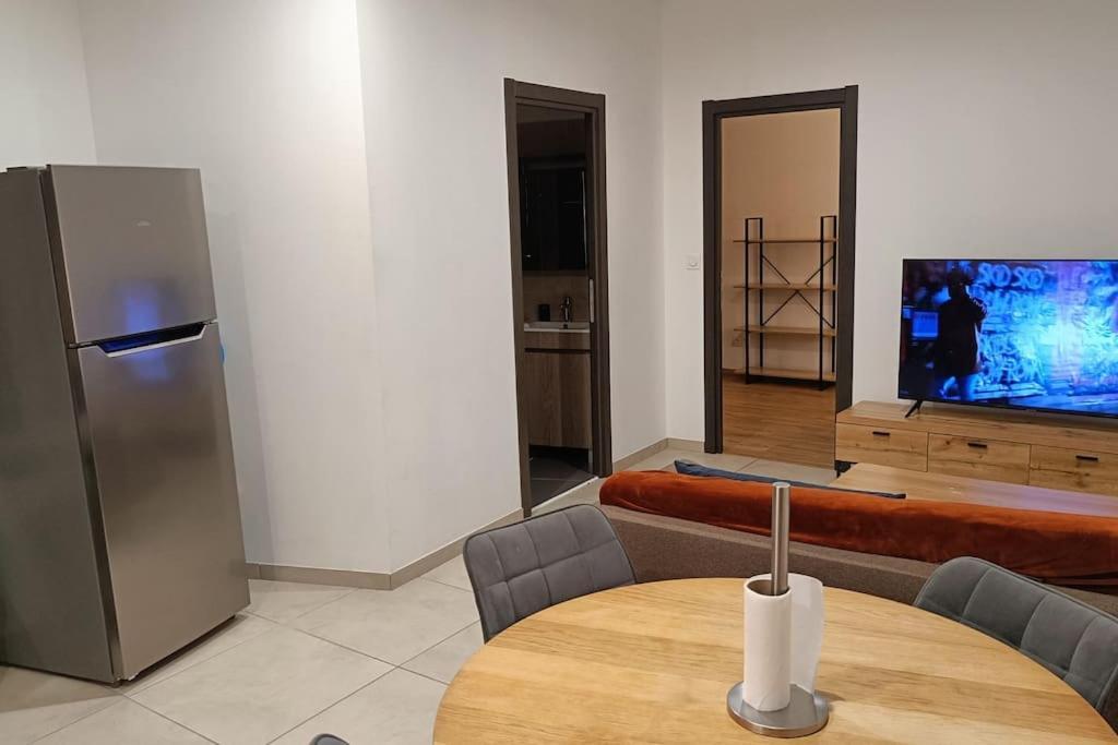Appartement Confort Equipe Au Coeur De بزييه المظهر الخارجي الصورة